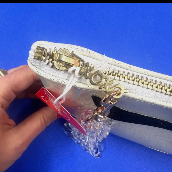 Julie Mollo Glitter Lips Clutch | Statement Pop Art Bag | NWT - Picture 5 of 7